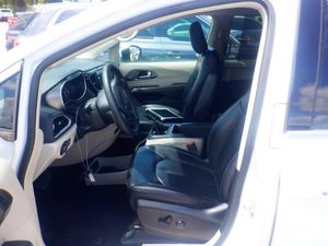 CHRYSLER PACIFICA TOURING L - 3