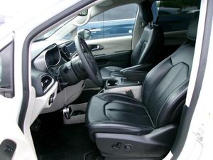 CHRYSLER PACIFICA TOURING L - 3