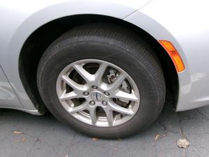 CHRYSLER PACIFICA TOURING L - 8