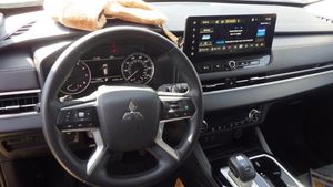 MITSUBISHI OUTLANDER SE - 4