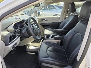 CHRYSLER PACIFICA TOURING L - 3