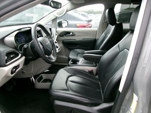 CHRYSLER PACIFICA TOURING L - 3