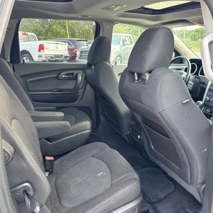 2011 Chevrolet TRAVERSE LT photo 26