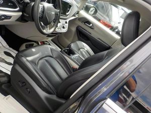 CHRYSLER PACIFICA TOURING L - 3