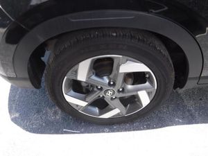 صورة 9 لـ 2025 Hyundai VENUE SEL