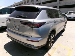2025 Mitsubishi OUTLANDER SE — фото 2