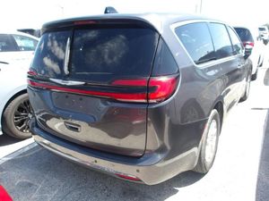 CHRYSLER PACIFICA TOURING L - 8