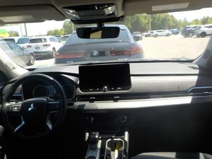 MITSUBISHI OUTLANDER - 4