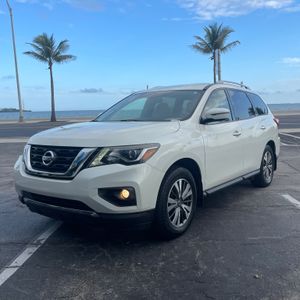 Nissan Pathfinder SV - 1