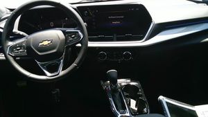 2025 Chevrolet TRAX LT — фото 4