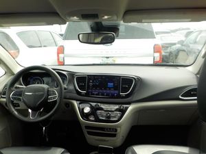 CHRYSLER PACIFICA TOURING L - 4