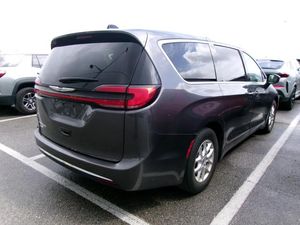 CHRYSLER PACIFICA TOURING L - 2