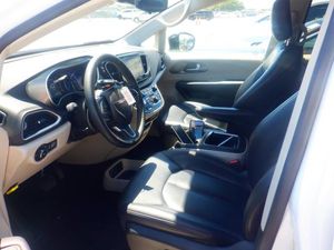 CHRYSLER PACIFICA TOURING L - 3