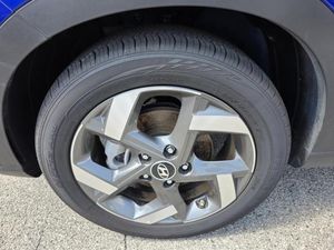 2025 Hyundai VENUE SEL photo 9