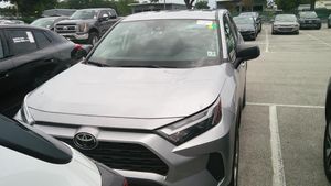 2025 Toyota RAV4 LE — миниатюра 19
