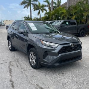 2023 Toyota RAV4 XLE photo 7