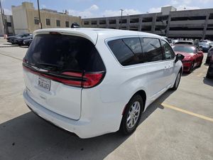 CHRYSLER PACIFICA TOURING L - 2