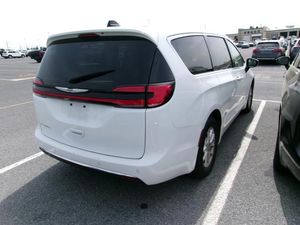 CHRYSLER PACIFICA TOURING L - 2