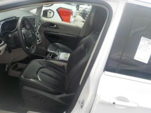 CHRYSLER PACIFICA TOURING L - 3