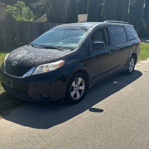 TOYOTA SIENNA - 1
