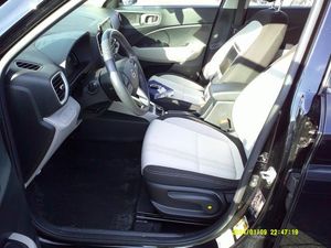 HYUNDAI VENUE SE - 3