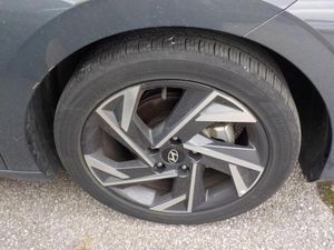 HYUNDAI ELANTRA LIMITED - 10