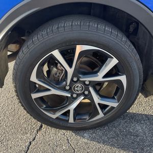 2019 Toyota C-HR LIMITED 照片 12