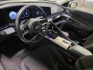 صورة 4 لـ 2025 Hyundai ELANTRA SE