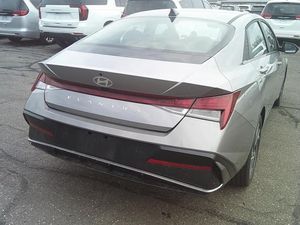 HYUNDAI ELANTRA SE - 2