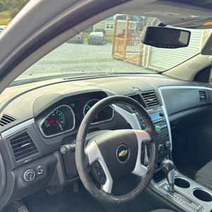 2011 Chevrolet TRAVERSE LT photo 28