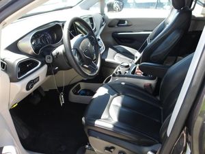 CHRYSLER PACIFICA TOURING L - 3