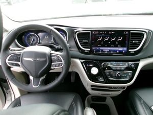 CHRYSLER PACIFICA TOURING L - 4