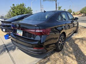 VOLKSWAGEN JETTA SE - 2