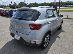 2025 Hyundai VENUE SEL 照片 2