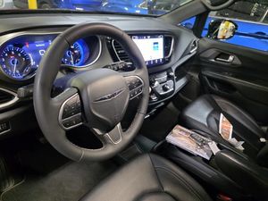 CHRYSLER PACIFICA SELECT - 4