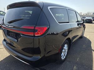 CHRYSLER PACIFICA TOURING L - 2