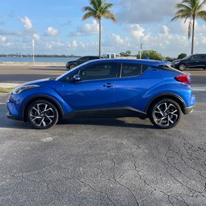 2019 Toyota C-HR LIMITED 照片 2