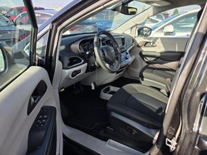 CHRYSLER VOYAGER LX - 3