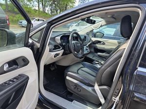 CHRYSLER PACIFICA TOURING L - 3