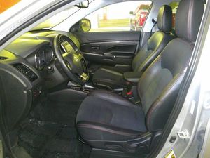 2025 Mitsubishi OUTLANDER SPORT SE — фото 3