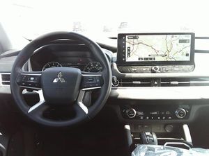 MITSUBISHI OUTLANDER SE - 4