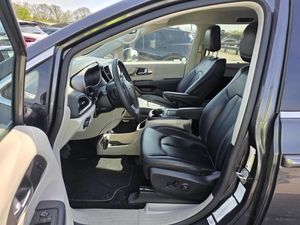 CHRYSLER PACIFICA TOURING L - 3