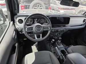 JEEP WRANGLER SAHARA - 4