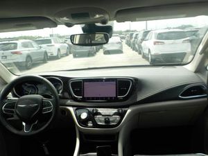 CHRYSLER PACIFICA LIMITED - 4