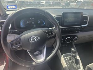 2025 Hyundai VENUE SE 照片 4