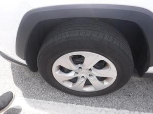 صورة مصغرة 14 لـ 2025 Toyota RAV4 LE