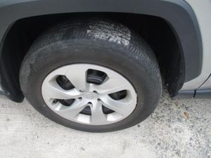2025 Toyota RAV4 LE 照片 10