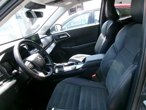 2025 Mitsubishi OUTLANDER SE — фото 3