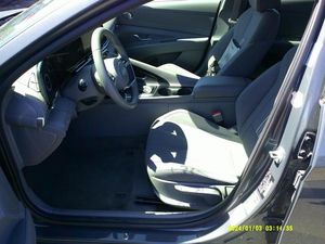 HYUNDAI ELANTRA SE - 3