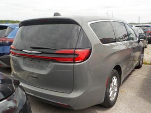 2023 Chrysler PACIFICA TOURING L — фото 2